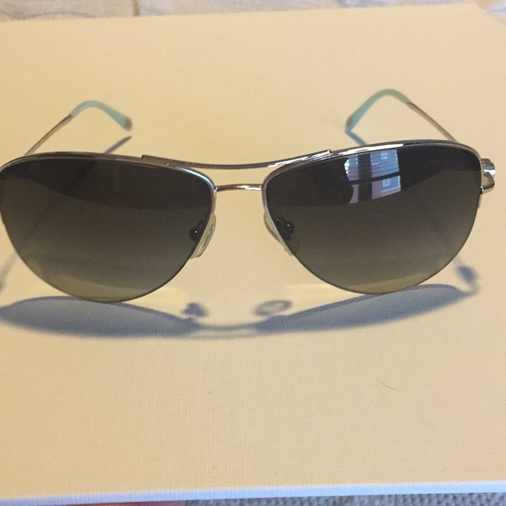 Aviator Style Sunglasses